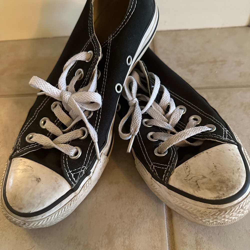 Converse Black and White